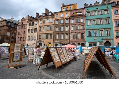 WARSAW, POLAND - JULY 31, 2010 : An Outdoor Art Exhibition Located Within The Old Town Section Of Warsaw In Poland.