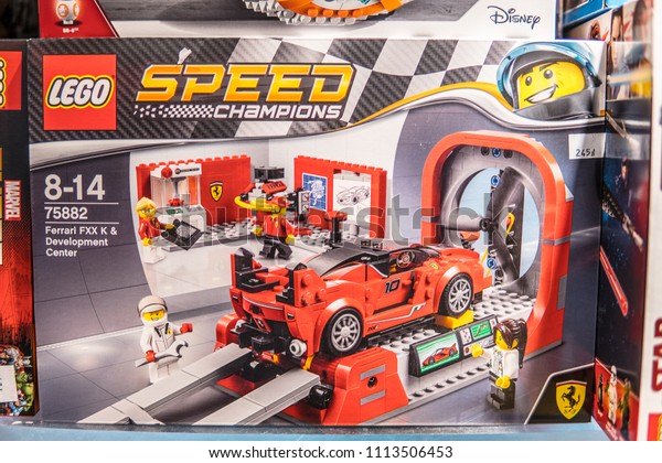 lego speed champions ferrari fxx k & development center