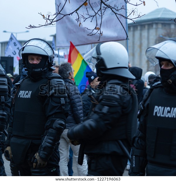 WARSAW. POLAND. NOVEMBER 11 2018: Poland\
independence day. A lot of policemen guard independence march and\
divide LGBT group and Polish\
neo-nazi.