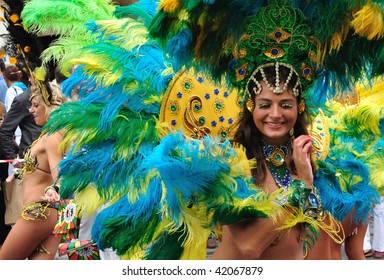 WARSAW - SEPTEMBER 5: Samba Dancers Appearing In The Carnival Parade - Bom Dia Brasil. September 5, 2009 In Warsaw, Poland.