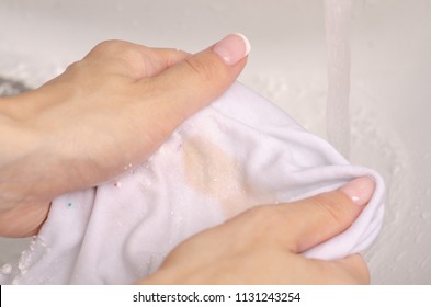 Wash A Stain On White Clothes Under Water Stain Dirty Bathroom