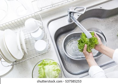 Wash the vegetables in the kitchen - Powered by Shutterstock