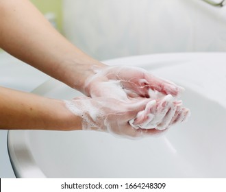 濡れた手 の画像 写真素材 ベクター画像 Shutterstock