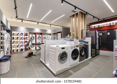 Waschmaschinen und Staubsauger im Premium-Haushaltsgerätehaus