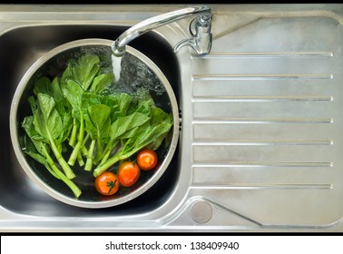 washing vegetable