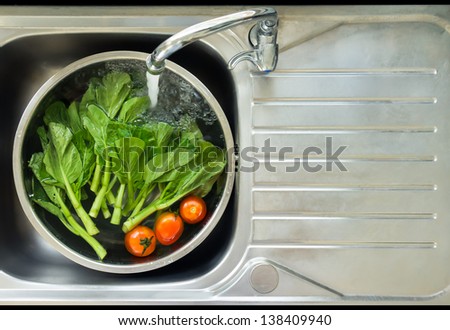 washing vegetable