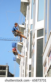 Washing Window Cleaning Men Industrial Mountaineering Building City