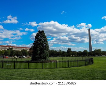 Washington D.C., 27.12.2019: Presidents Park In Washington With A View Of The Washington Monument