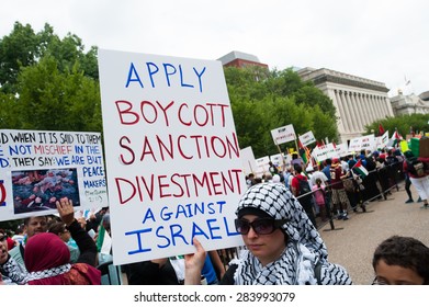 WASHINGTON, DC - AUGUST 2: Some 10,000 demonstrators march on the White House in Washington, DC, to protest Israel's offensive in Gaza known as "Operation Protective Edge", August 2, 2014. 