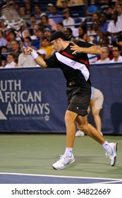 WASHINGTON, D.C. - AUGUST 5: Benjamin Becker (GER) Is Defeated By Andy Roddick (USA) At The Legg Mason Tennis Classic On August 5, 2009 In Washington D.C.