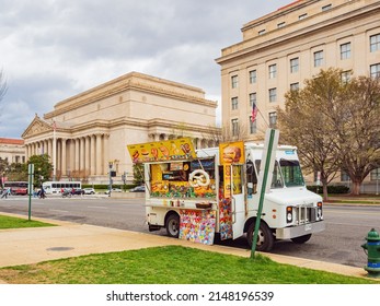 Washington DC, MAR 31 2022 - Overcast View Of The National Archives Museum