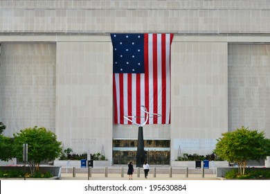 Washington D.C. -  National Museum Of American History Main Entrance With Huge U.S. Flag