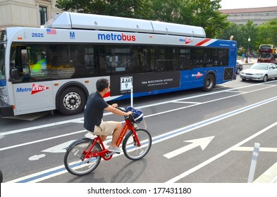 WASHINGTON, DC - OCTOBER 21: Downtown Washington DC Streets, And Transport System On October 21, 2011 In Washington DC,USA. Washington Has Various Modes Of Transportation,and Parking System Available