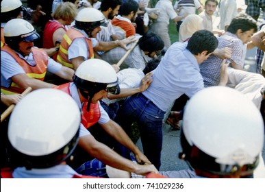 Washington, DC. USA, 6th April, 1980
D.C. And US Park Police Clash With Supporters Of The Ayatollah Khomeini And The Iranian Islamic Revolution.
