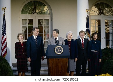 Washington DC. USA, 9th November, 1988
President Ronald Reagan, Nancy Reagan introduces President-Elect George H.W. Bush and First Lady Barbara Bush, and Vice-President-Elect Dan Quayle and Marilyn 
