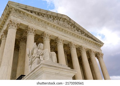 Washington, DC, USA - April 3, 2022: The Entrance To The Historic U.S. Supreme Court Building On Capitol Hill Is Flanked By Two Iconic Marble Figures Created By Renown Sculptor James Earl Fraser.