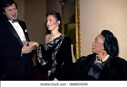 Washington, DC. USA, December 12, 1988
Robert Altman Holds Hands With His Wife Actress Lynda Carter While Greeting Coretta Scott King Backstage Of The Kennedy Center During The Victory Awards Gala 