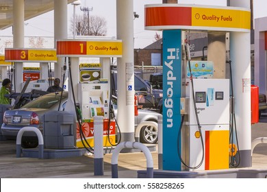 WASHINGTON, DC, USA - MARCH 29, 2006: Hydrogen Fuel Pump At Shell Station, For Automobiles Running On Pollution-free Hydrogen-powered Fuel Cells.