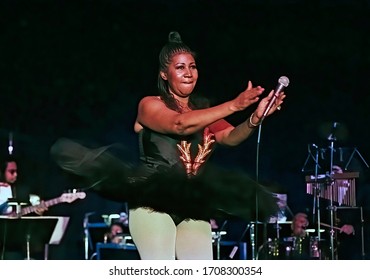 Washington DC., USA, September 23, 1992 
The Queen Of Soul Aretha Franklin Wearing A Ballet Tutu Wows The Crowd At The Democratic Senatorial Dinner In The Grand Ballroom Of The Washington Hilton Hotel