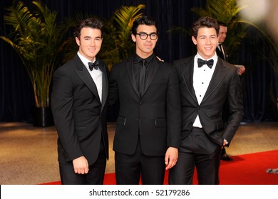 WASHINGTON MAY 1 - The Jonas Brothers Arrive At The White House Correspondents Association Dinner May 1, 2010 In Washington, D.C.