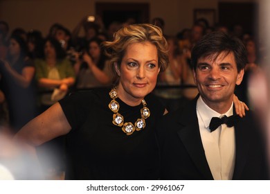 WASHINGTON - MAY 9: George Stephanopoulos And Ali Wentworth Arrive At The White House Correspondents Dinner On May 9, 2009 In Washington, DC.