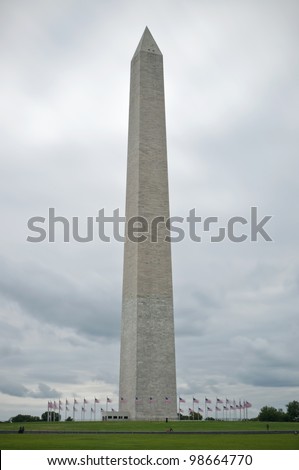 Washington Monument and circle of flags in front of cloudy sky, HDR, Washington D.C., USA, Washington Monument und Kreis von Flaggen vor wolkigem Himmel, HDR,