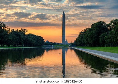 Washington Monument at sunrise in Washington DC, USA	