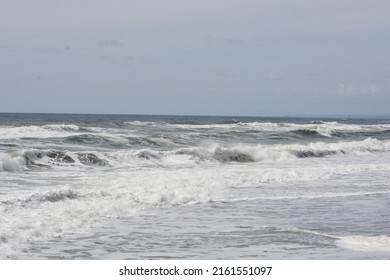 Washington Pacific Northwest Ocean Waves Coming In To The Beach