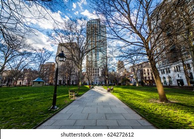 Washington Square In Philadelphia Pennsylvania In Spring