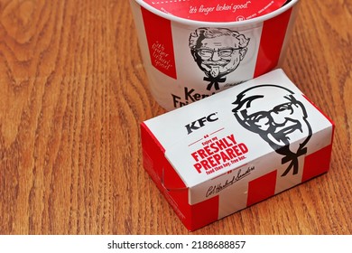 1,239 Kentucky fried chicken box Images, Stock Photos & Vectors ...