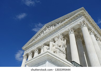 Washington/USA – September 20, 2015: The Supreme Court Western Entrance Sculpture, The Authority Of Law Sculpture By James Earle Fraser.