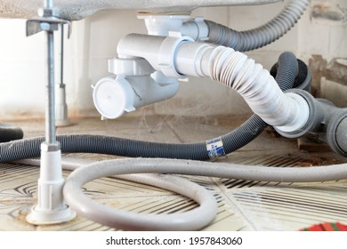 Waste Water Siphon Or Sink Drain Connected To The Bottom Of The Acrylic Tub. Installation, Cleaning And Repair Of Household Plumbing And PVC Plastic Sewer Pipes.