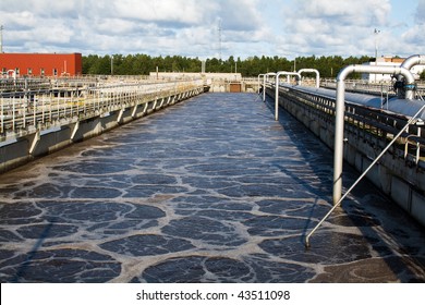 Wastewater Aeration Basin Bubbling