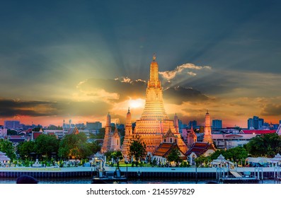 Wat Arun Temple at sunset in bangkok Thailand. Wat Arun is a Buddhist temple in Bangkok Yai district of Bangkok, Thailand, Wat Arun is among the best known of Thailand's landmarks
Photos lights.