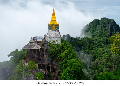 Wat Chaloem Phra Kiat Phrachomklao Rachanusorn,Wat Praputthabaht Sudthawat pu pha daeng a public temple on the hill in Lampang Unseen Thailand.