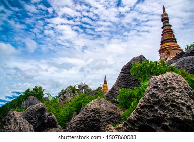 Wat Chaloem Phra Kiat Phrachomklao Rachanusorn Wat Praputthabaht Sudthawat pu pha daeng a public temple on the hill off Lampang Unseen Thailand