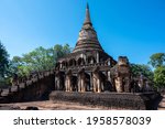 Wat Chang Lom Temple at Si Satchanalai Historical Park  Sukhothai, Thailand (Publie Domain.)