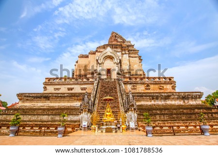 Wat Chedi Luang Varavihara It is a temple with a large pagoda located in the Chiang Mai at Thailand.
