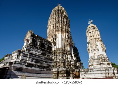 Wat Mahathat Worawihan Ratchaburi, Thailand