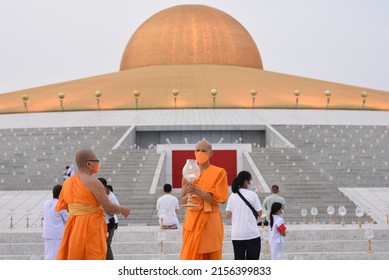 Wat Phra Dhammakaya, Pathum Thani, Thailand Organized An Event On The Occasion Of Visakha Bucha Day On May 15, 2022, Disciples Can Participate Through Application Zoom And Buddhist Monks Open Ledlight