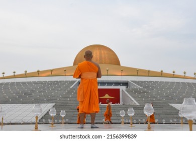 Wat Phra Dhammakaya, Pathum Thani, Thailand Organized An Event On The Occasion Of Visakha Bucha Day On May 15, 2022, Disciples Can Participate Through Application Zoom And Buddhist Monks Open Ledlight