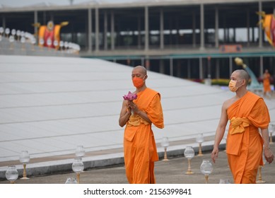 Wat Phra Dhammakaya, Pathum Thani, Thailand Organized An Event On The Occasion Of Visakha Bucha Day On May 15, 2022, Disciples Can Participate Through Application Zoom And Buddhist Monks Open Ledlight