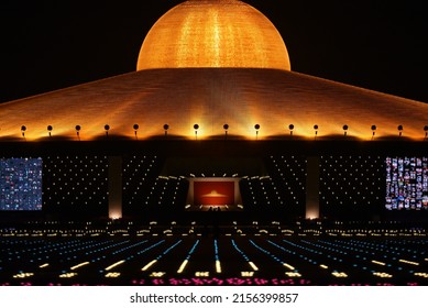 Wat Phra Dhammakaya, Pathum Thani, Thailand Organized An Event On The Occasion Of Visakha Bucha Day On May 15, 2022, Disciples Can Participate Through Application Zoom And Buddhist Monks Open Ledlight