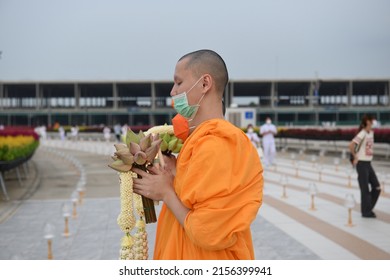 Wat Phra Dhammakaya, Pathum Thani, Thailand Organized An Event On The Occasion Of Visakha Bucha Day On May 15, 2022, Disciples Can Participate Through Application Zoom And Buddhist Monks Open Ledlight