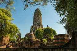 Wat Phra Ram In Sunrise Light