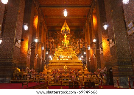 Wat Po, The Temple of reclining buddha,  at night,  Bangkok, Thailandia.