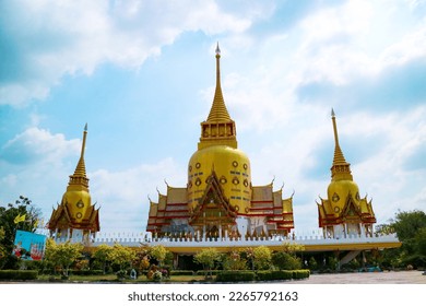 Wat Prong Akat, Bang Nam Priao District, Chachoengsao Province is a beautiful temple. And is a place of worship for the common people with 3 large golden pagodas