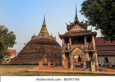 Wat Ratchaburana,old Temple In Phitsanulok, Thailand