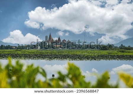 Wat Tham Suea (Wat Tham Suea), Kanchanaburi Province, Thailand, with a river in the foreground. It is a temple that is very popular with tourists and foreigners.