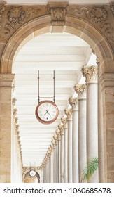 Watch with columns